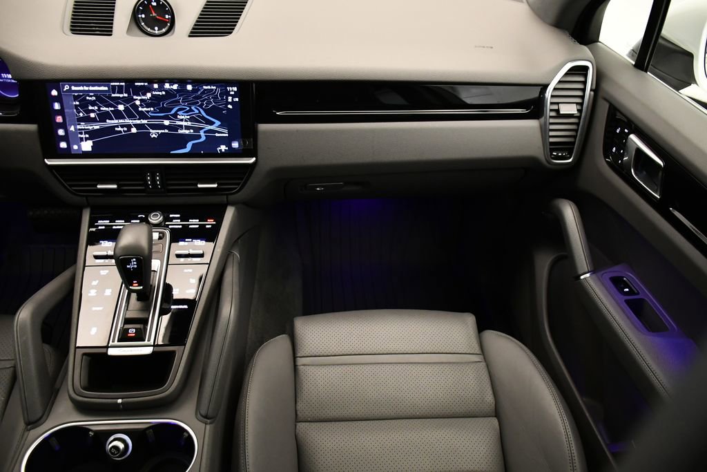 Used 2023 Porsche Cayenne image 24