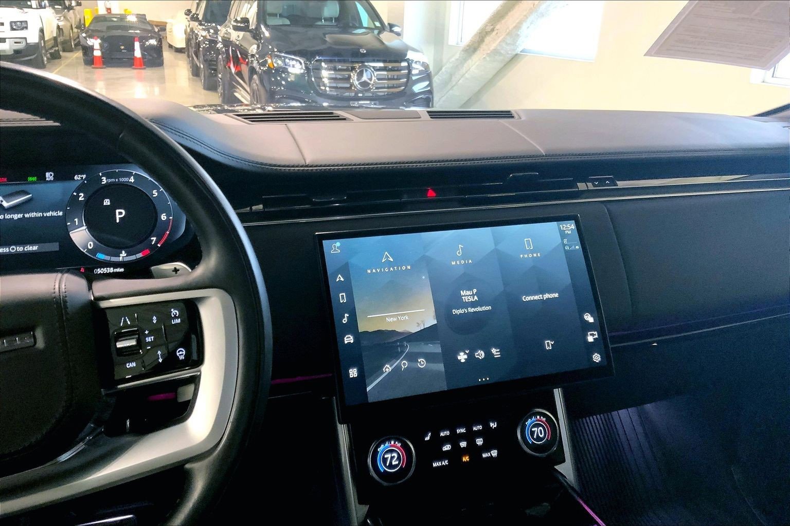 Used 2023 Land Rover Range Rover Long Wheelbase SE image 6