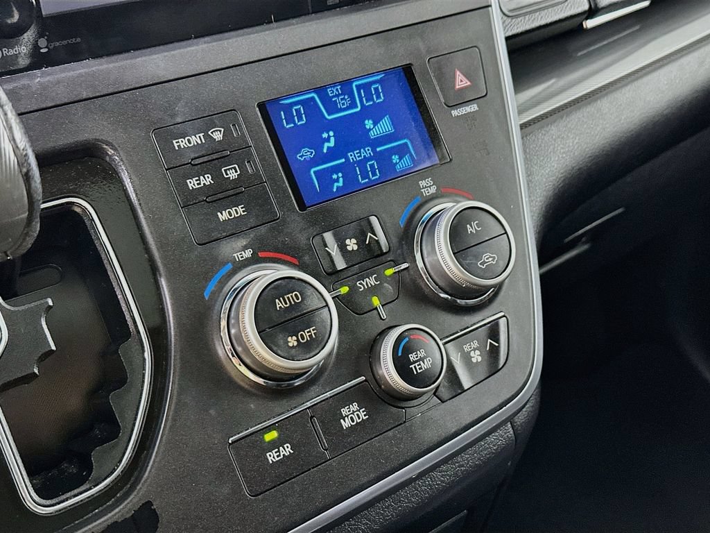 Used 2015 Toyota Sienna SE Premium FWD image 13
