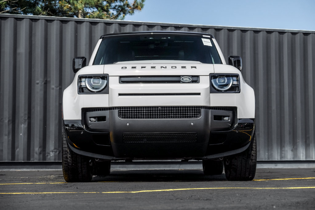 New 2026 Land Rover Defender 130 X-Dynamic SE AWD/4WD image 5