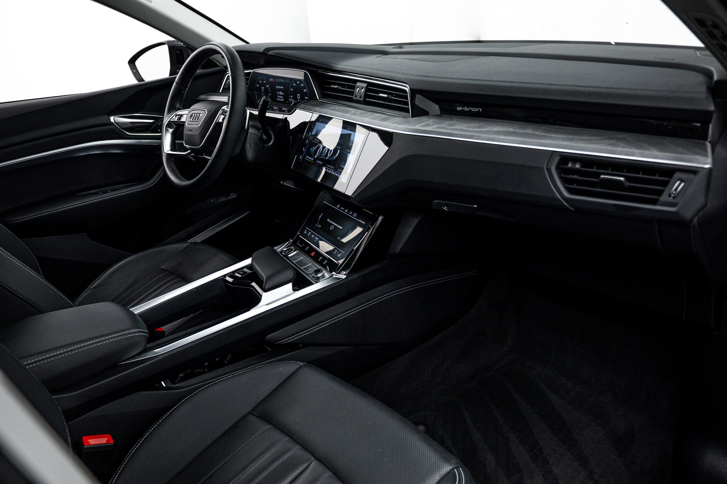Certified 2024 Audi Q8 e-tron Premium Plus w/ Premium Plus Package AWD/4WD image 8