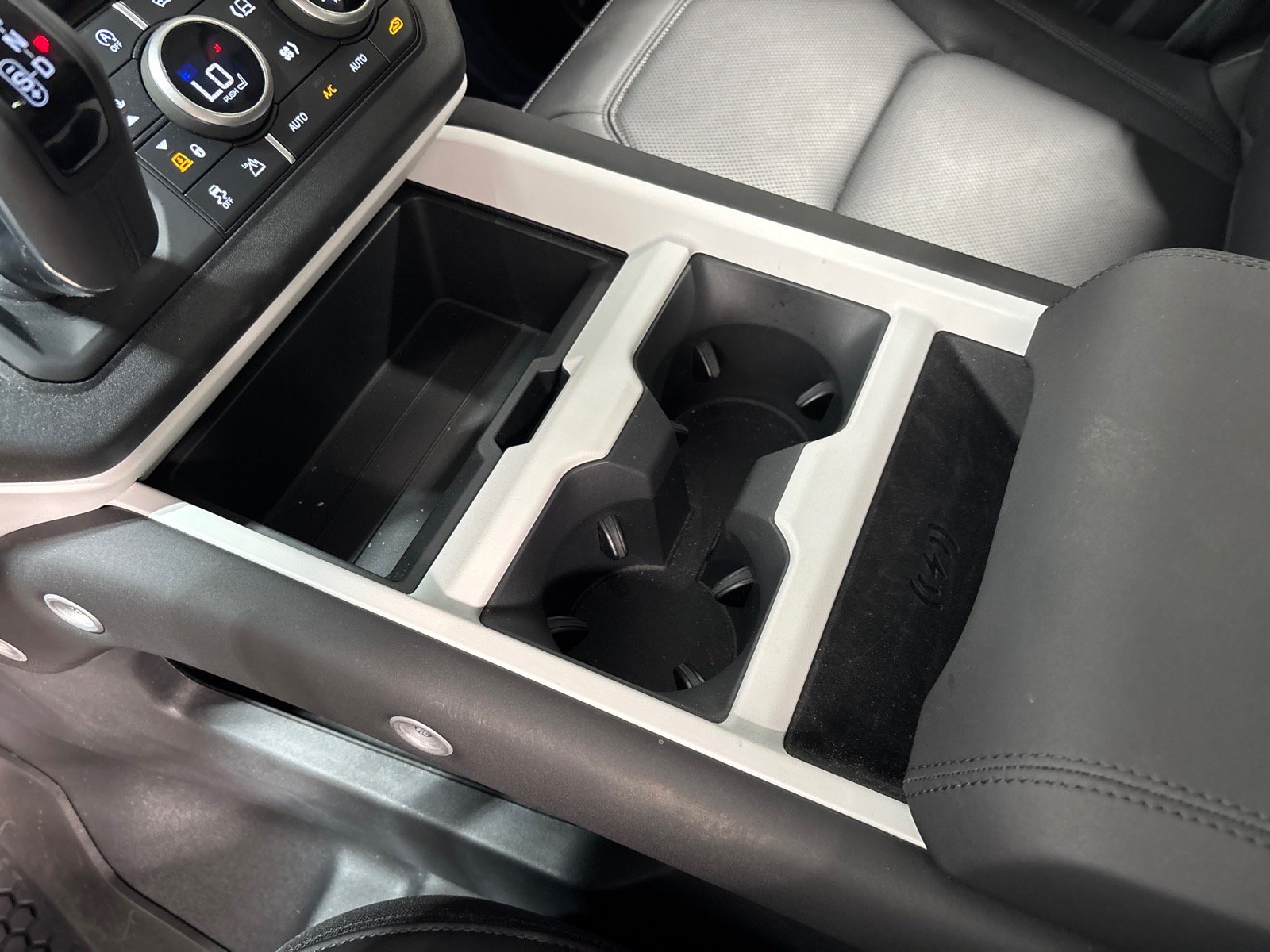 New 2025 Land Rover Defender 110 S AWD/4WD image 13