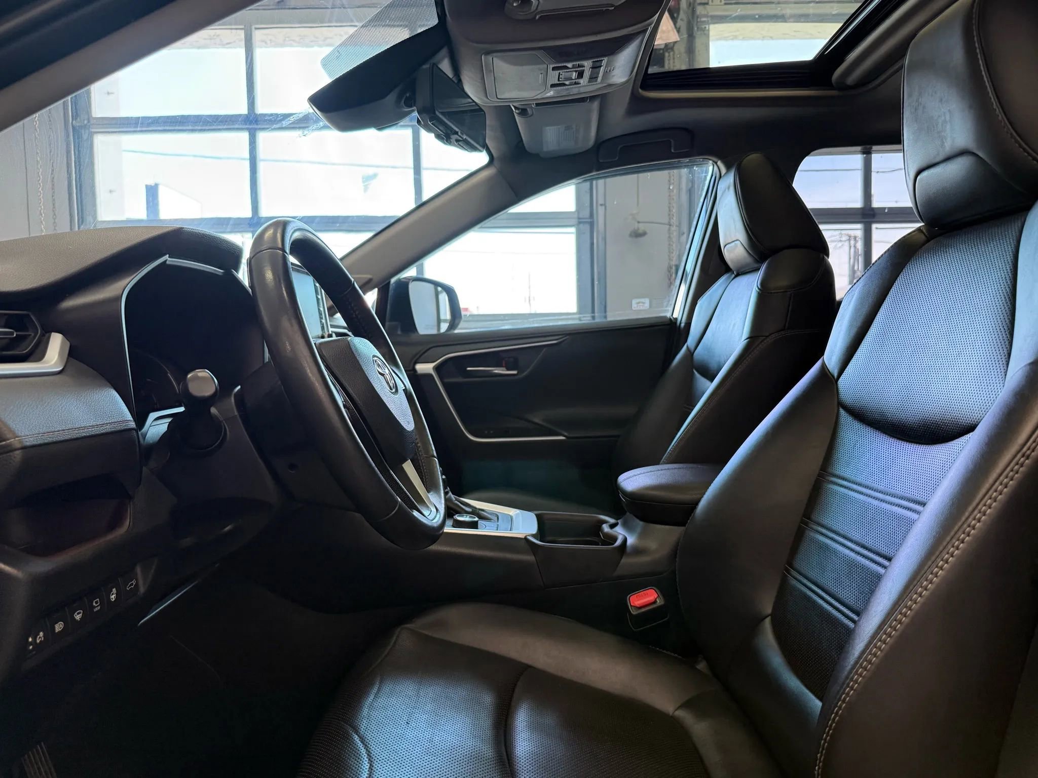 Used 2019 Toyota RAV4 Limited w/ Advanced Technology Package image 8