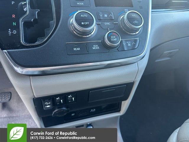 Used 2017 Toyota Sienna XLE Premium image 12