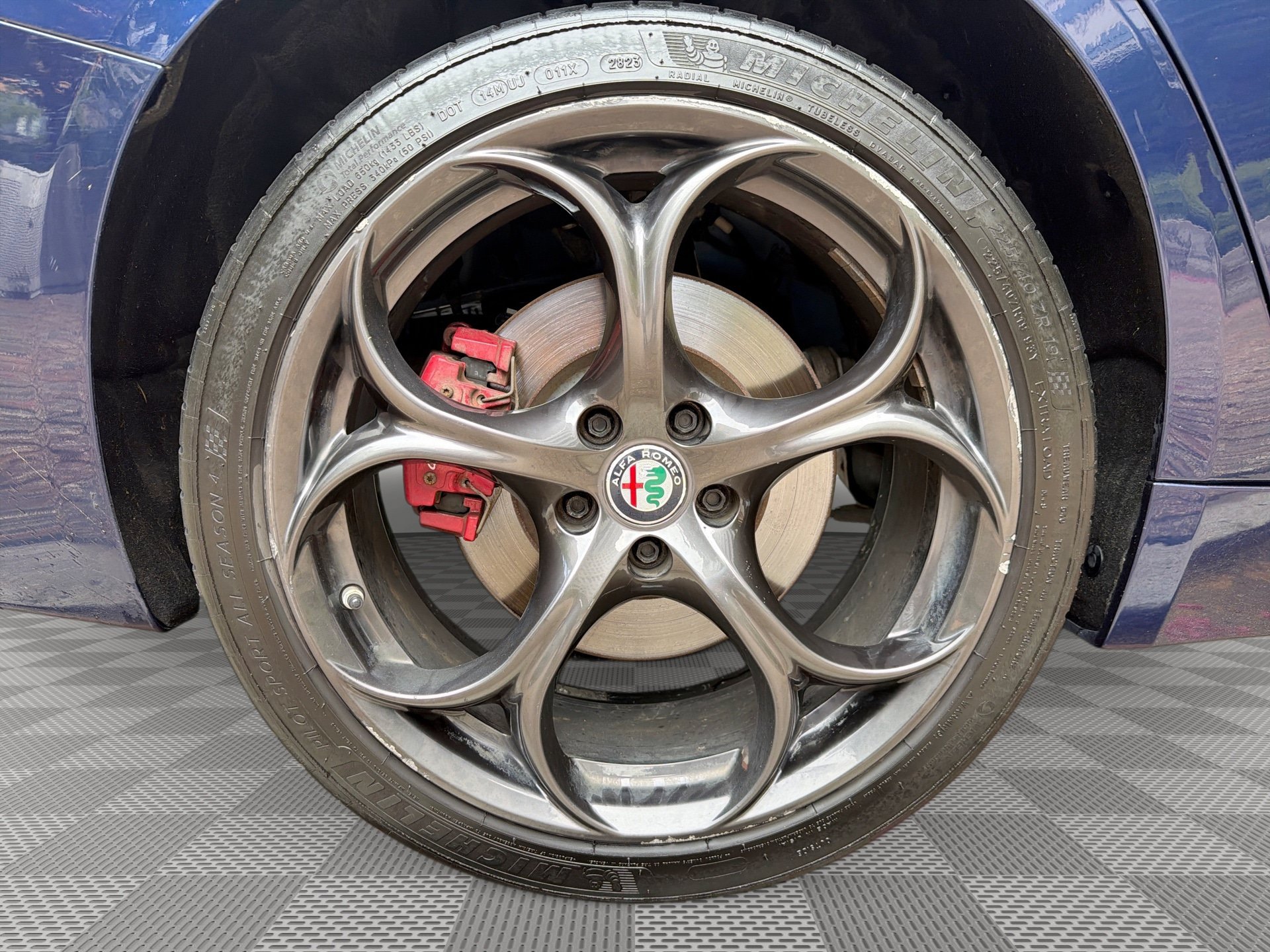 Used 2018 Alfa Romeo Giulia Ti Sport w/ Quick Order Package 22S Sport AWD/4WD image 30