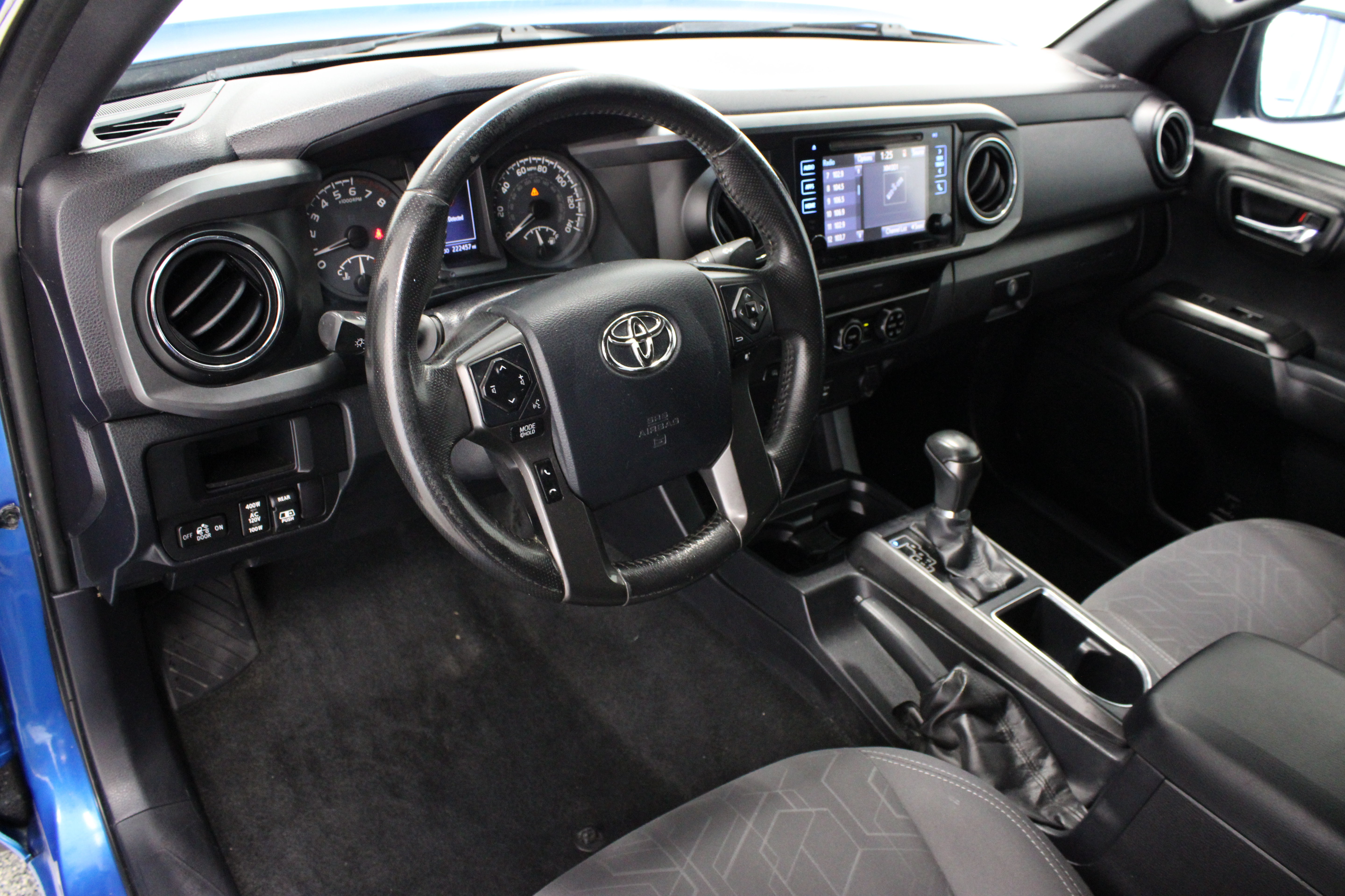 Used 2017 Toyota Tacoma TRD Sport w/ Tow Package RWD image 14