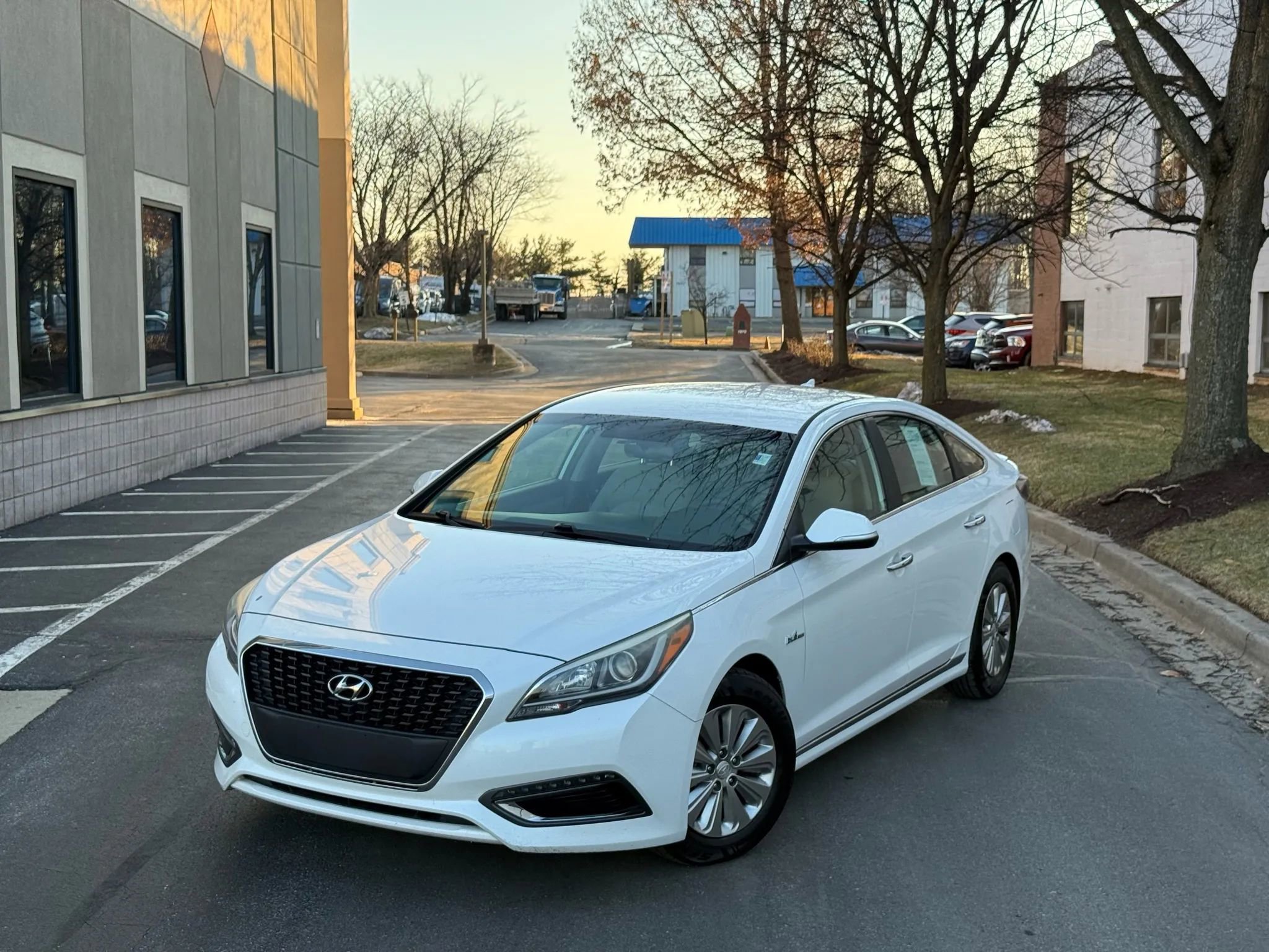 Used 2017 Hyundai Sonata SE image 1