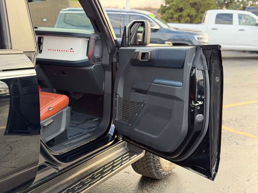 Used 2025 Ford Bronco Heritage Edition AWD/4WD image 10