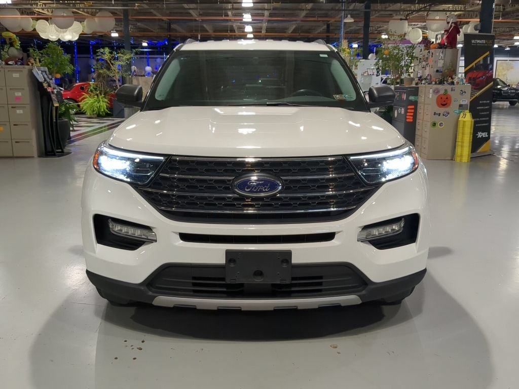 Used 2023 Ford Explorer XLT w/ Equipment Group 202A AWD/4WD image 3