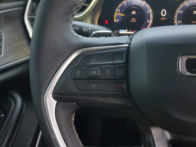 Certified 2025 Jeep Grand Cherokee Limited w/ Luxury Tech Group II RWD image 28