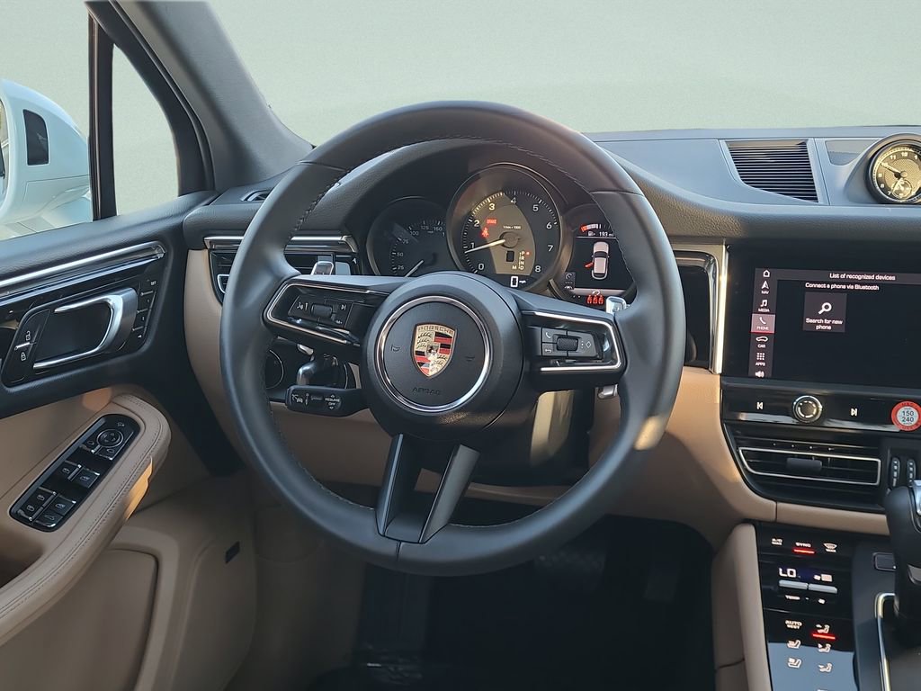 Used 2025 Porsche Macan image 15