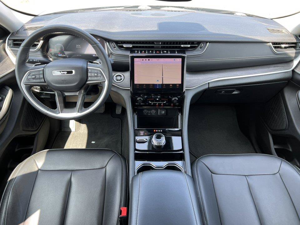 Used 2023 Jeep Grand Cherokee Limited AWD/4WD image 2