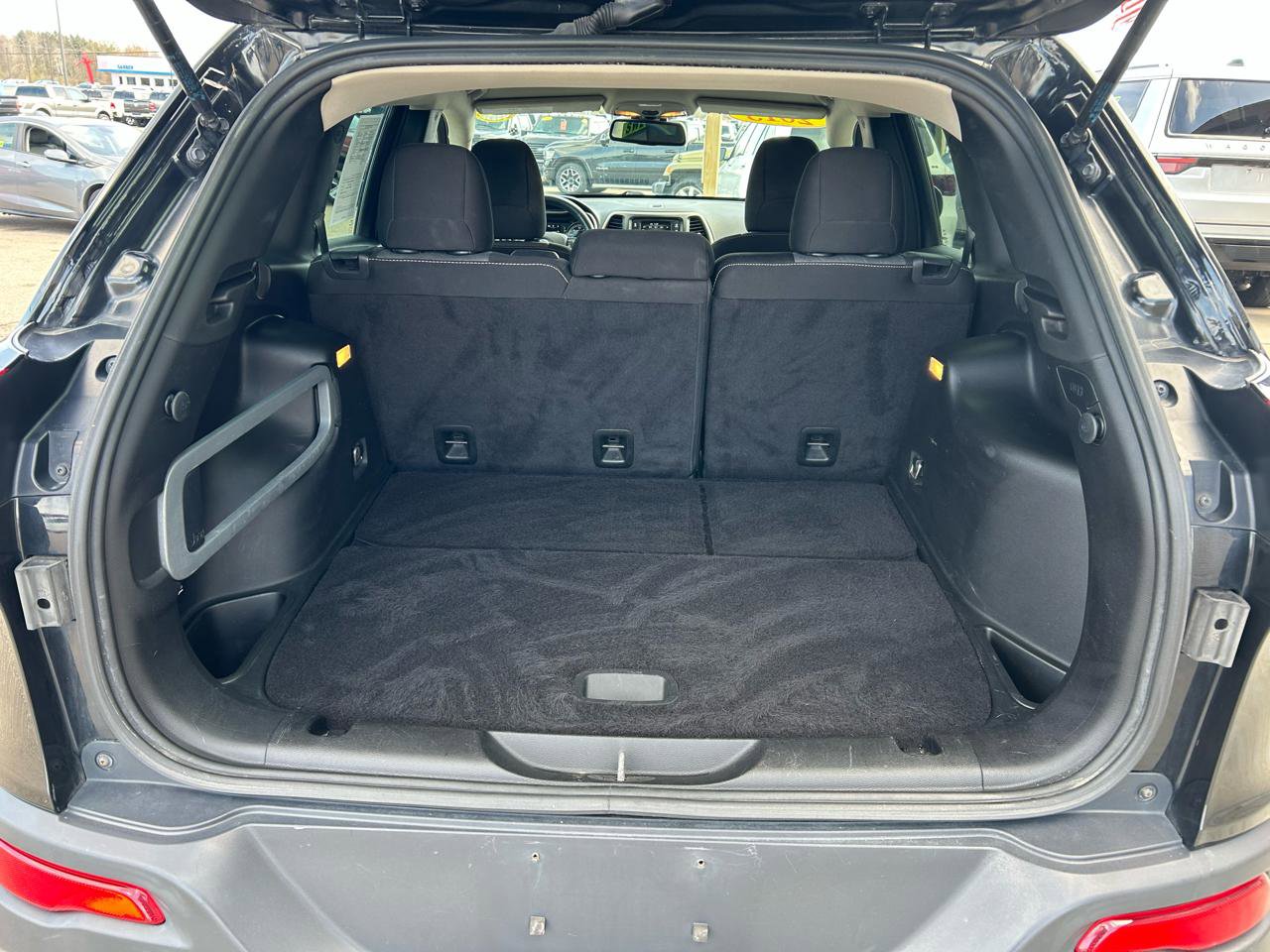 Used 2015 Jeep Cherokee Sport w/ Cold Weather Group image 17