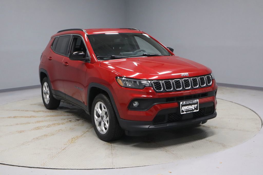 Used 2025 Jeep Compass Latitude AWD/4WD image 1