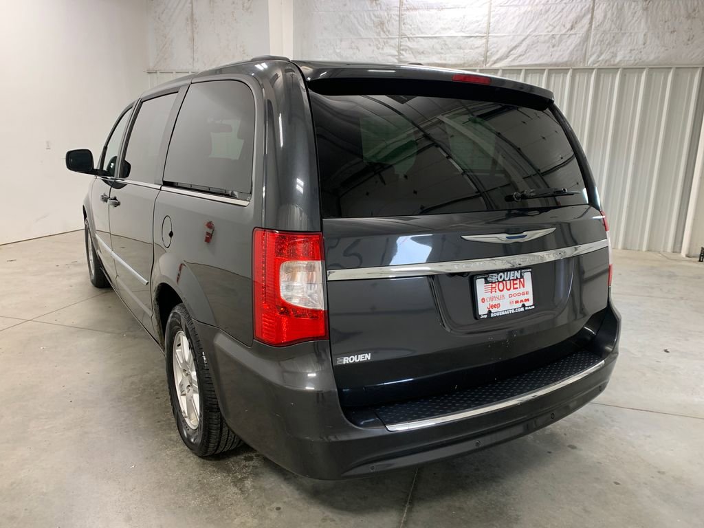 Used 2011 Chrysler Town & Country Touring FWD image 23
