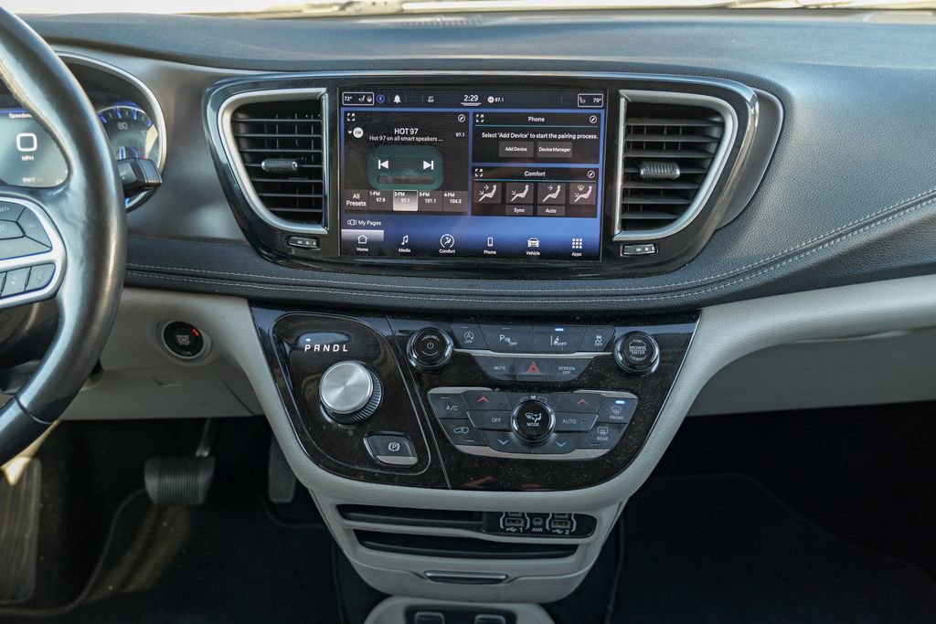 Used 2021 Chrysler Pacifica Touring-L image 38