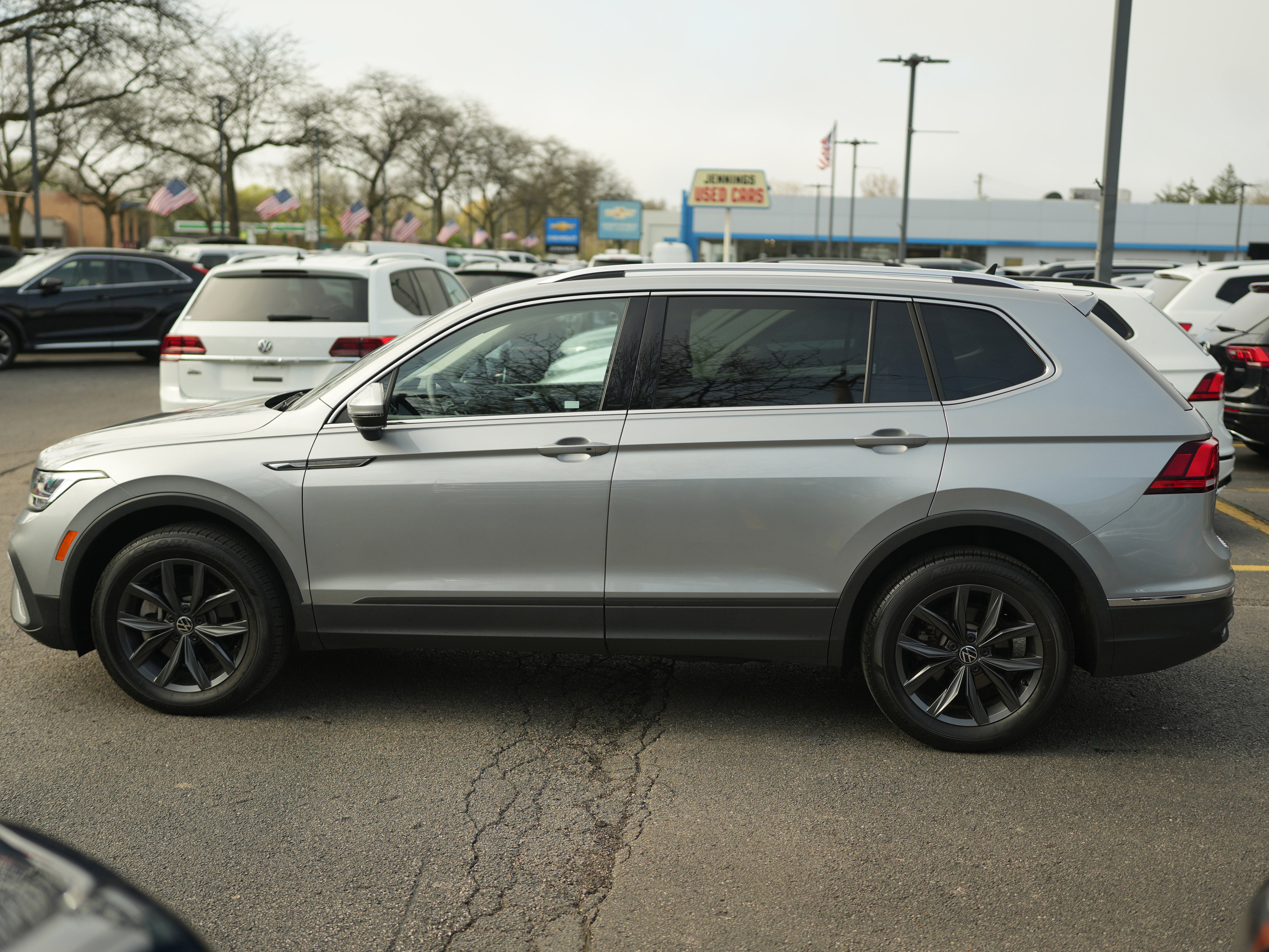 Certified 2023 Volkswagen Tiguan SE image 10