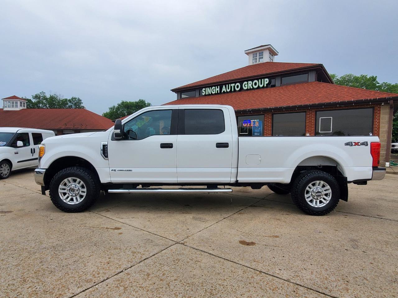 Used 2017 Ford F250 XLT AWD/4WD image 4