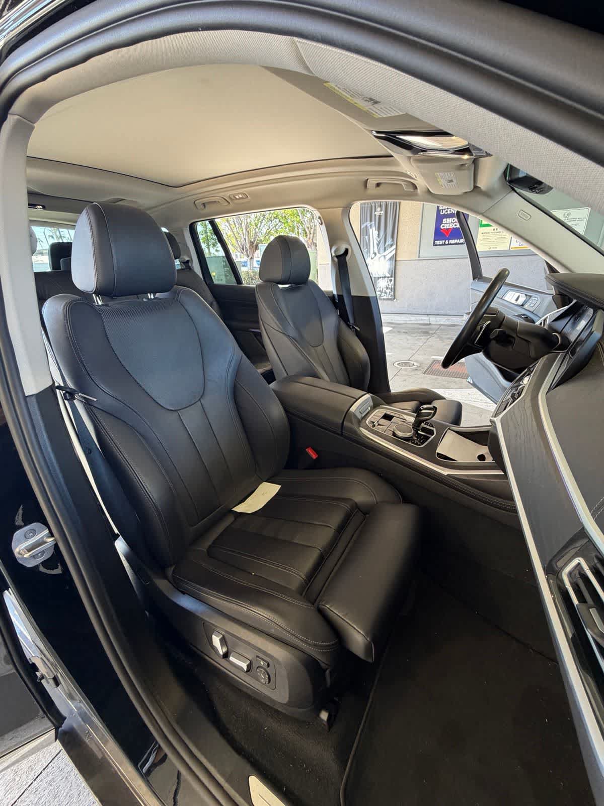 Used 2022 BMW X7 xDrive40i w/ Parking Assistance Package AWD/4WD image 11