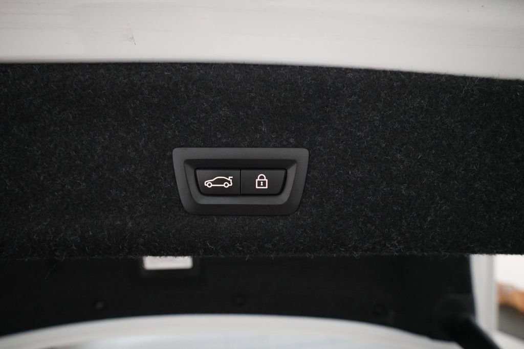 Used 2021 BMW 330e xDrive w/ Convenience Package image 15