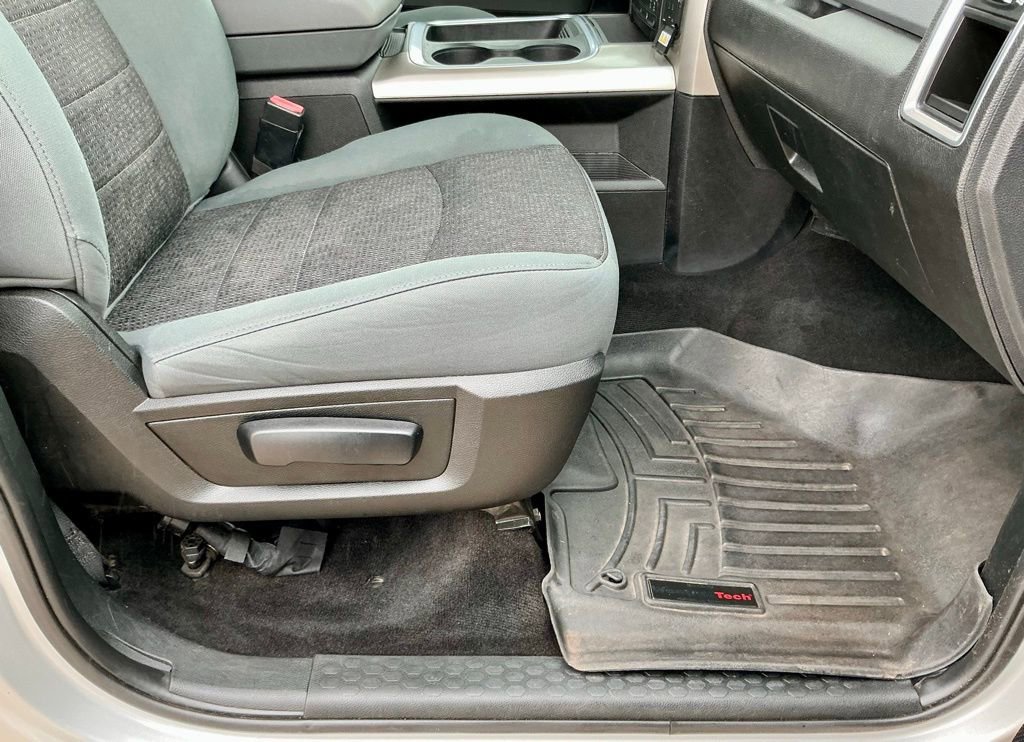 Used 2018 RAM 1500 SLT AWD/4WD image 23