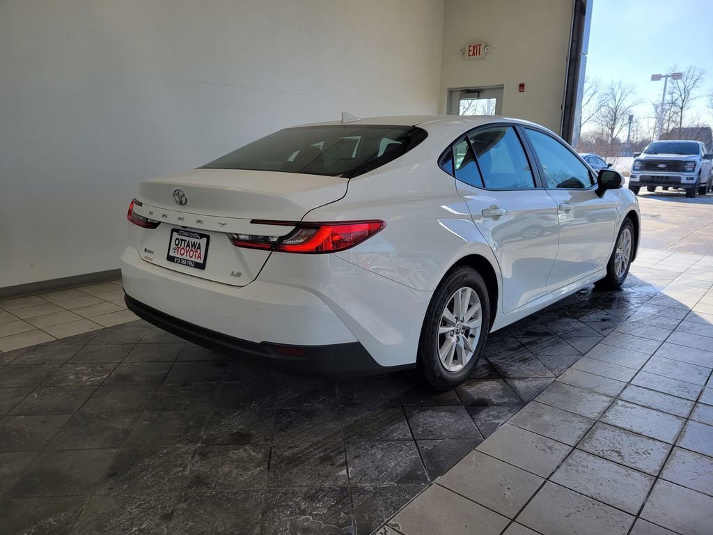 Used 2025 Toyota Camry LE image 5