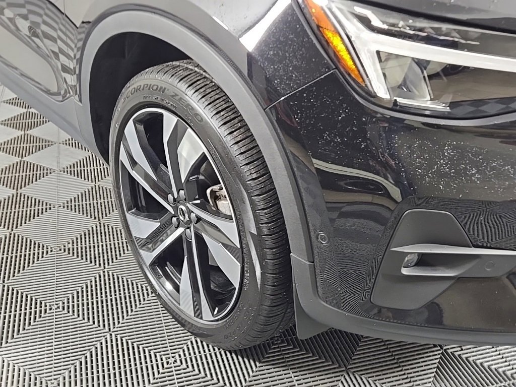 Certified 2024 Volvo XC40 B5 Plus w/ Protection Package Premier image 5