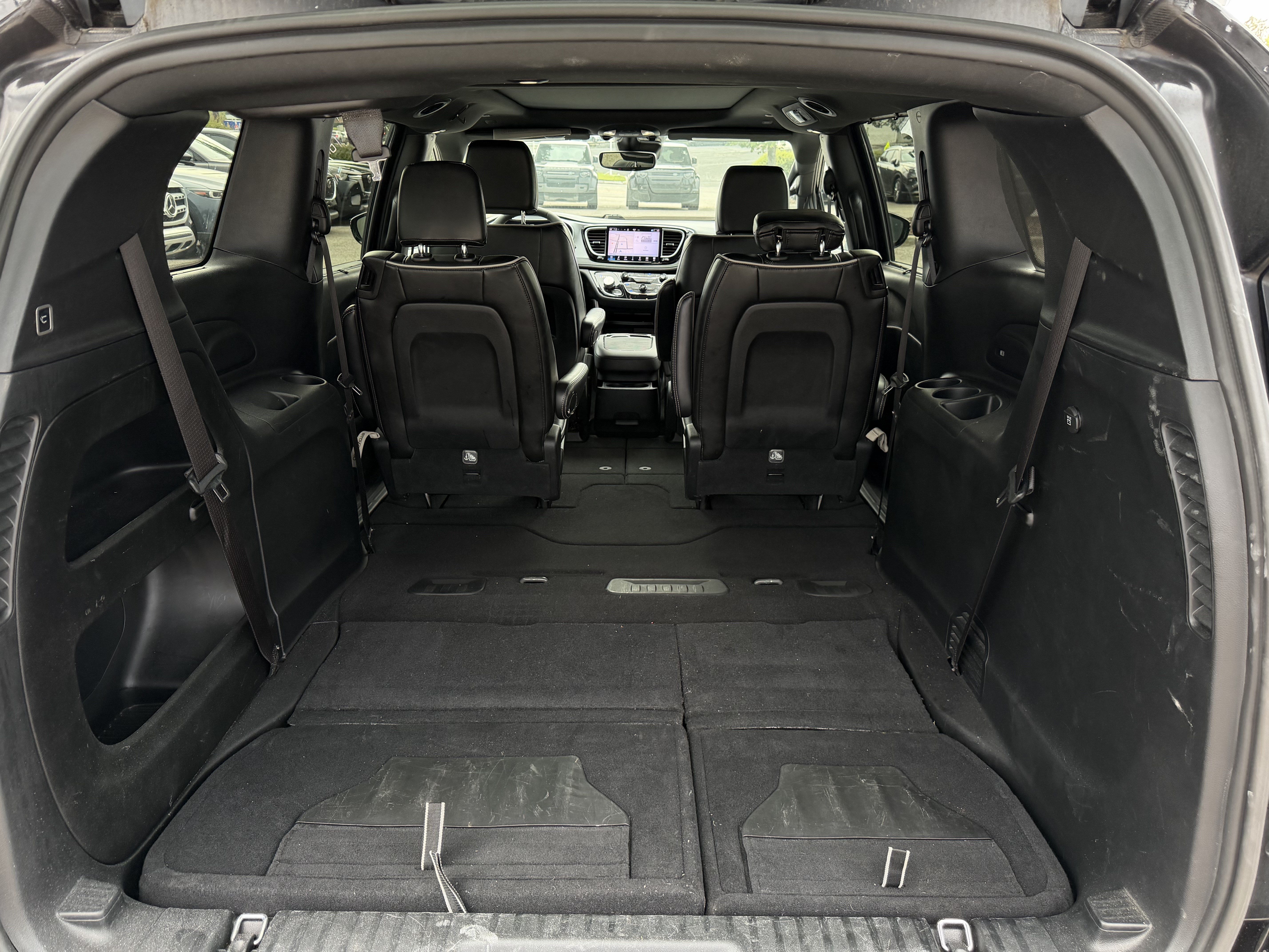 Used 2025 Chrysler Pacifica Limited FWD image 36