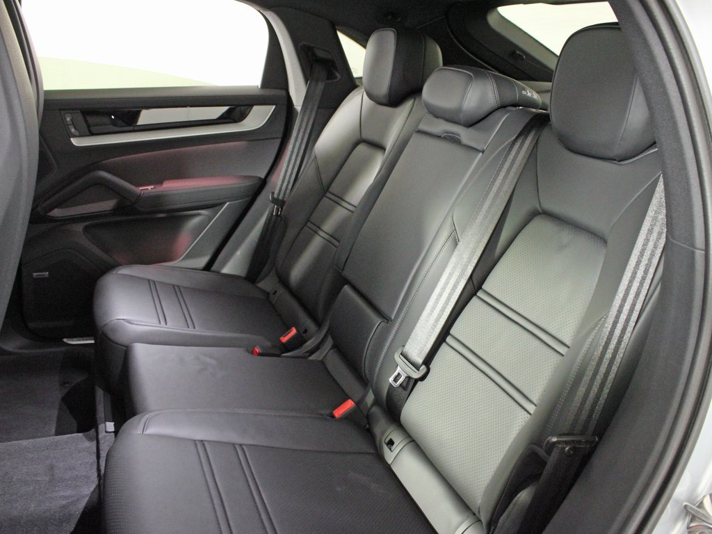 Certified 2025 Porsche Cayenne Coupe image 35