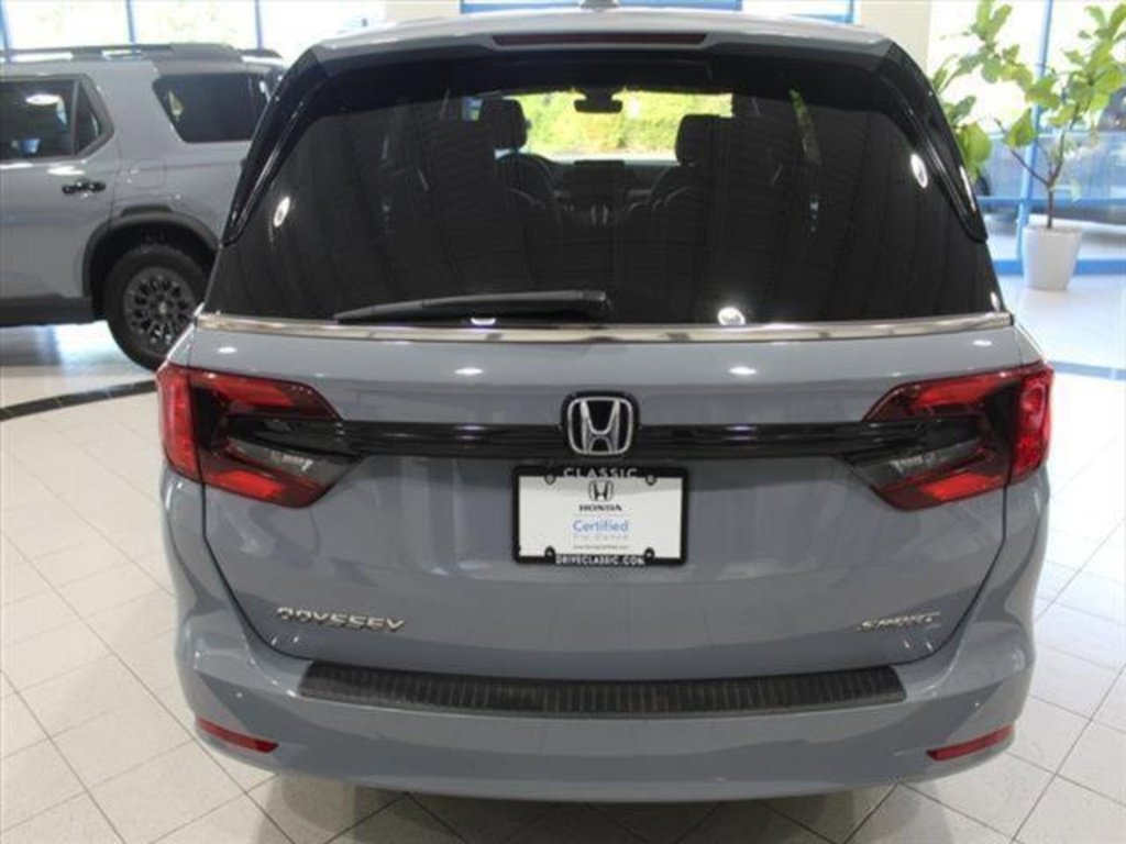 Certified 2023 Honda Odyssey Sport image 6