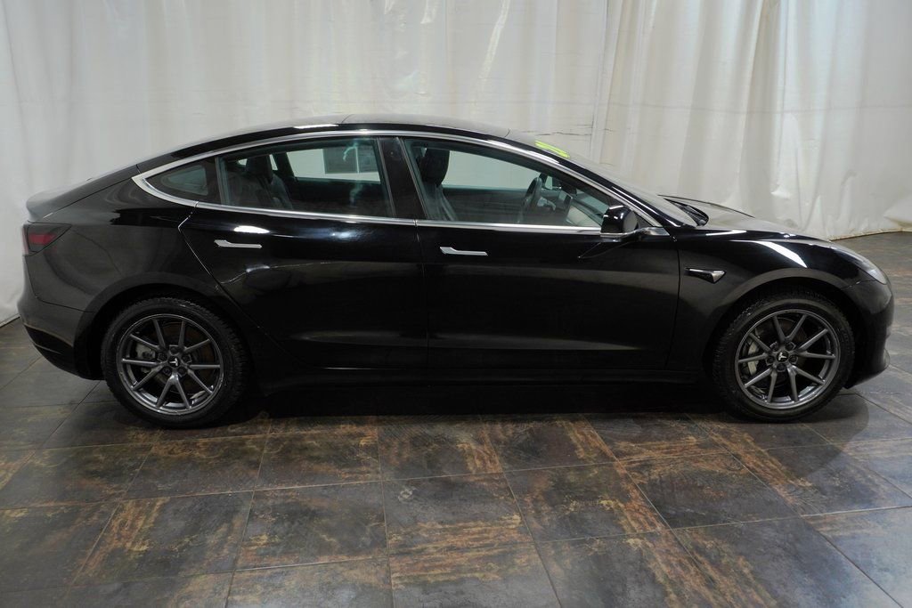 Used 2020 Tesla Model 3 Standard Range image 3