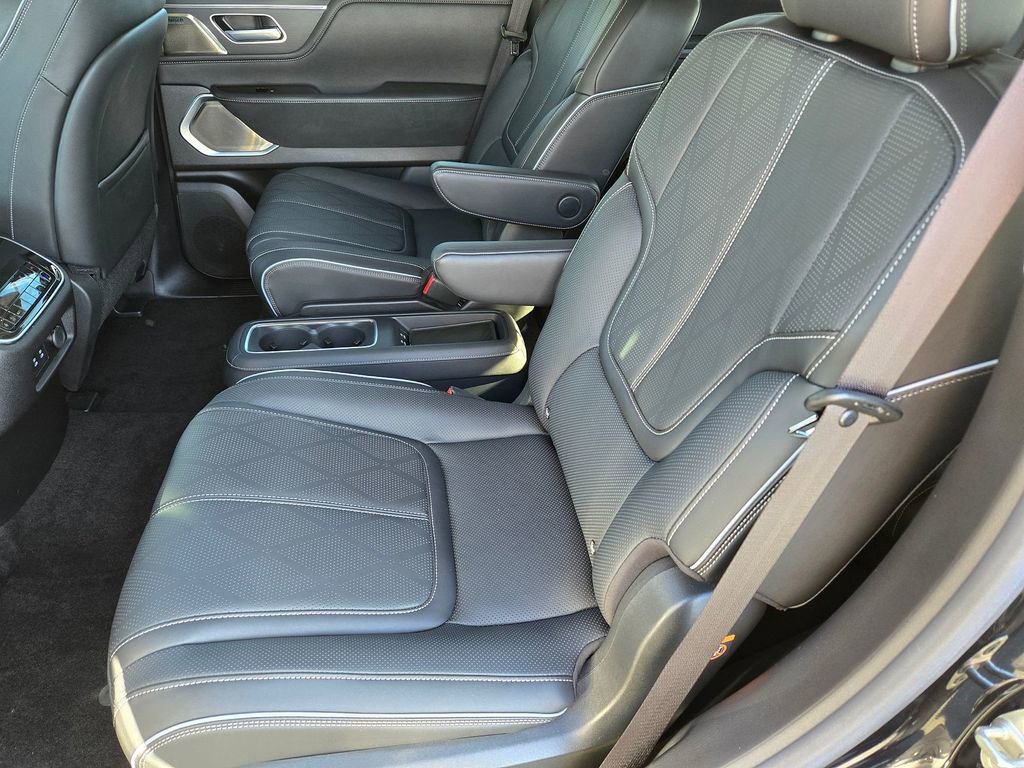 Used 2025 INFINITI QX80 Sensory image 10