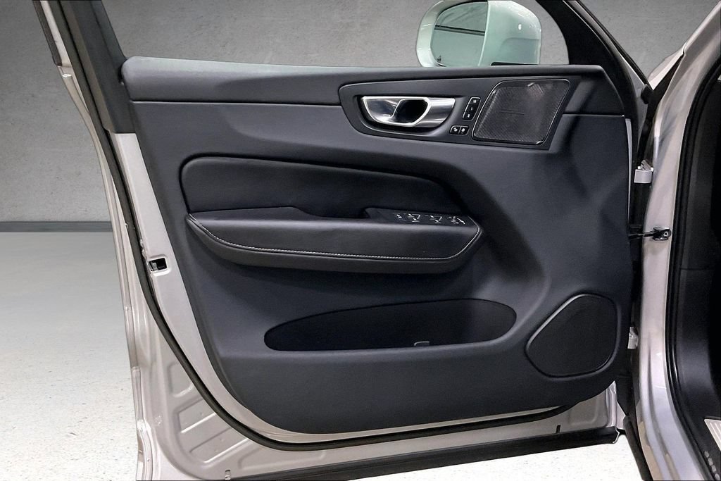 Certified 2023 Volvo XC60 B6 Ultimate w/ Climate Package AWD/4WD image 21