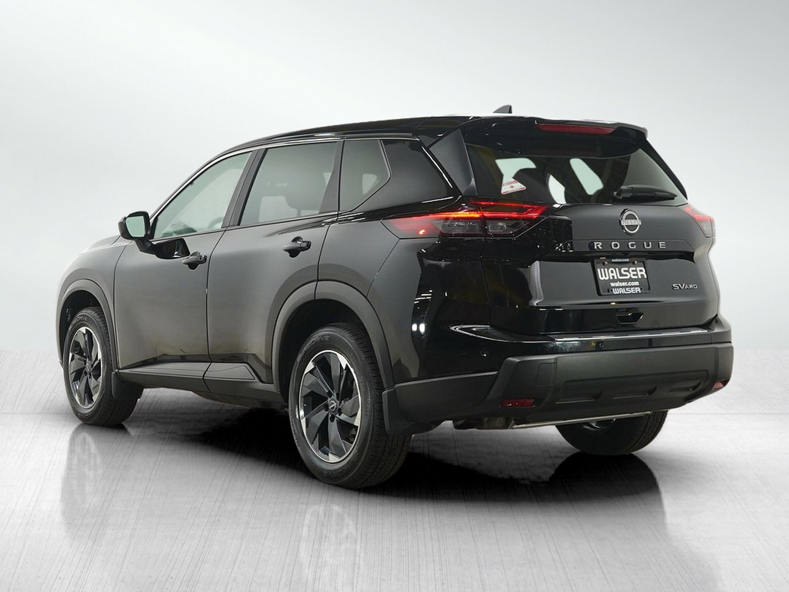 Used 2024 Nissan Rogue SV AWD/4WD image 3