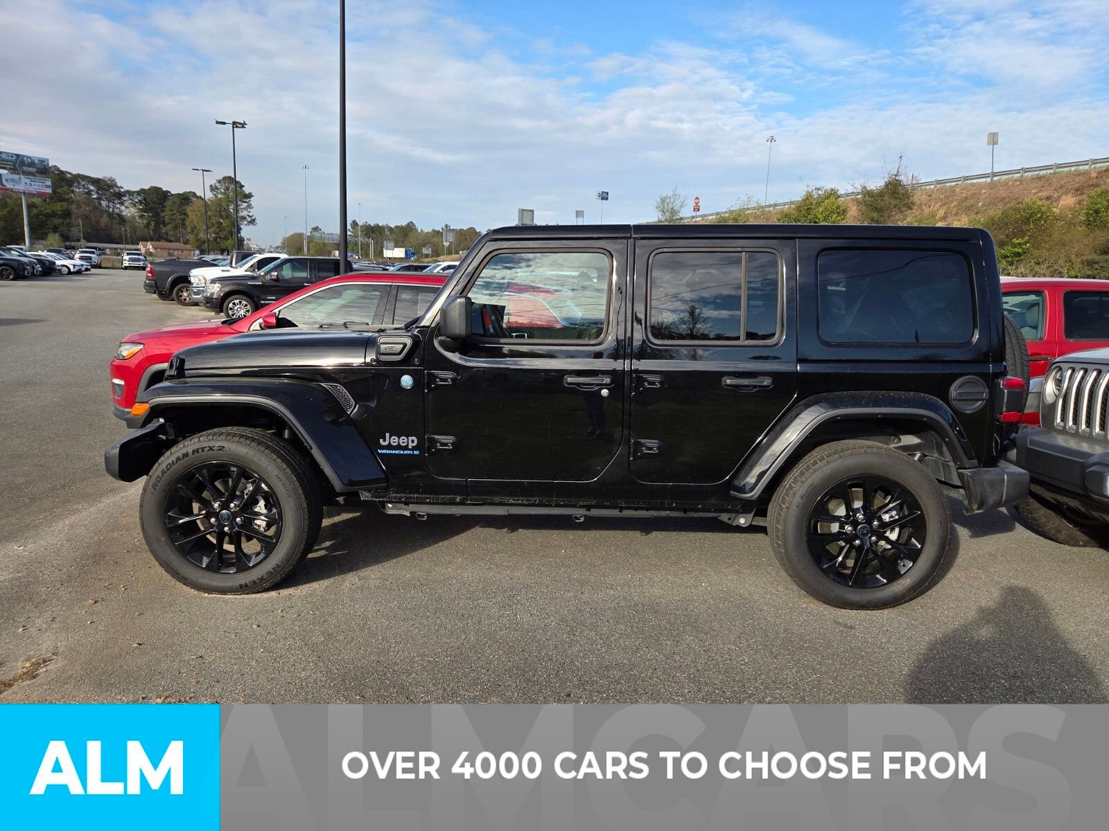 Used 2025 Jeep Wrangler Unlimited Sahara w/ Safety Group image 2