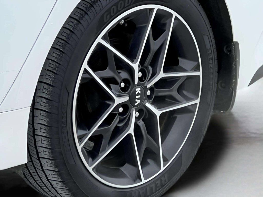 Used 2020 Kia Optima SE image 11