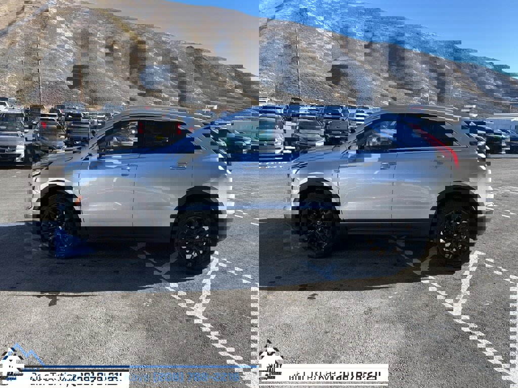 Used 2022 Cadillac XT4 Luxury w/ Cold Weather Package image 4