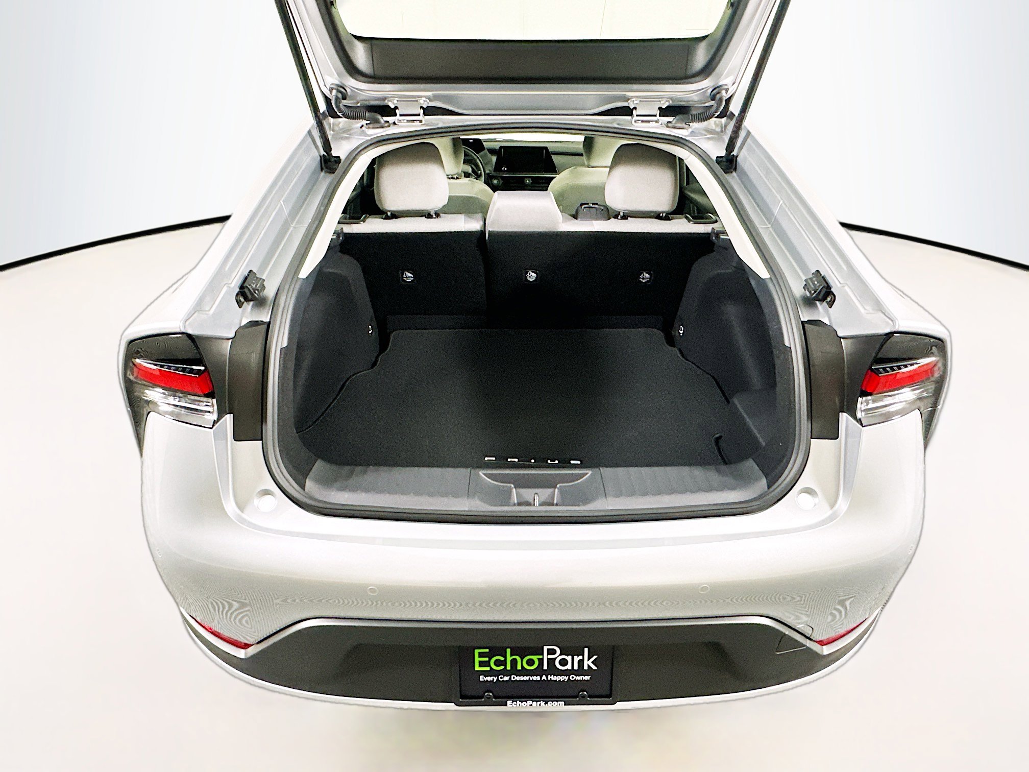 Used 2025 Toyota Prius LE FWD image 27