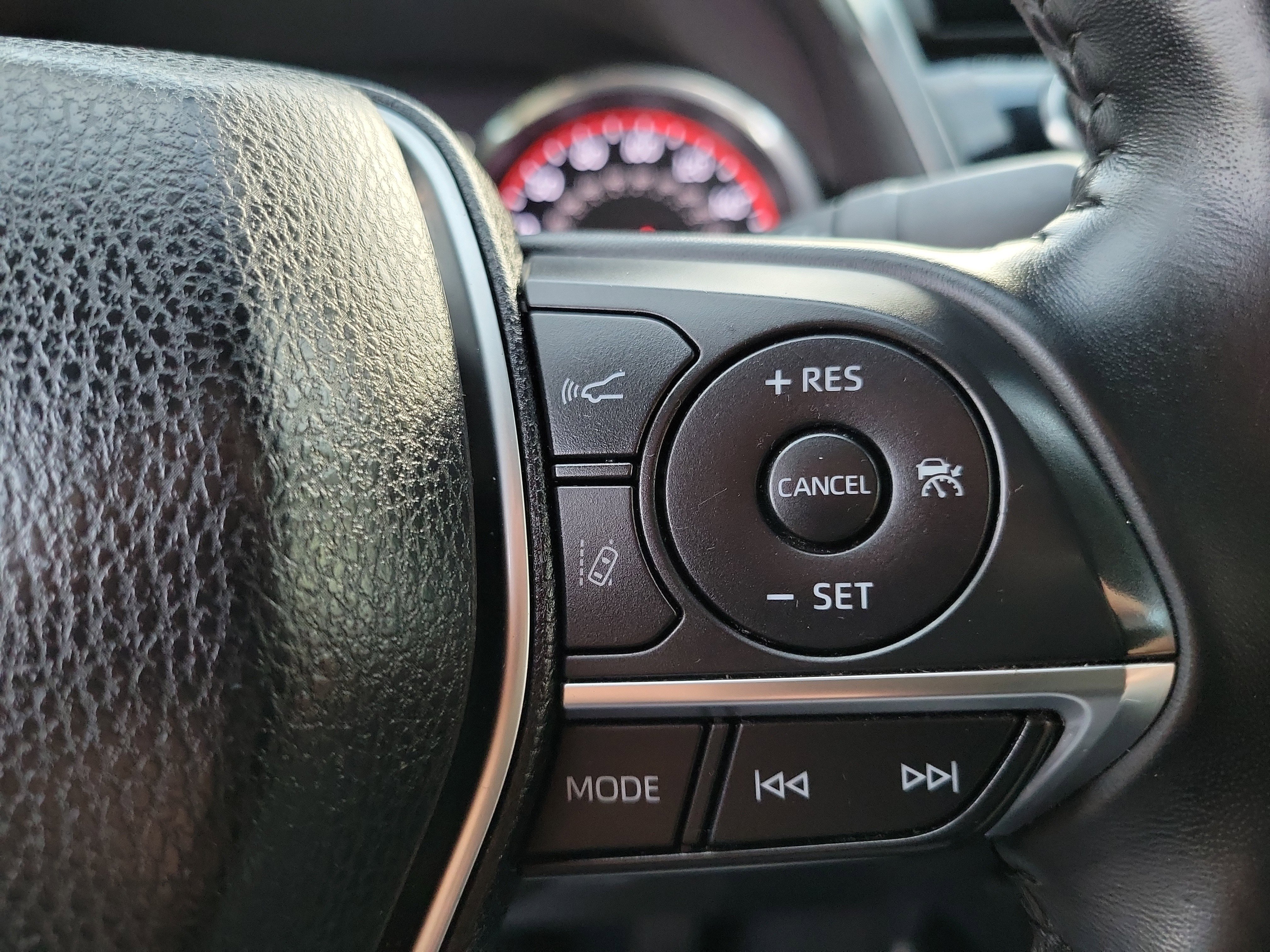 Used 2018 Toyota Camry XSE image 8