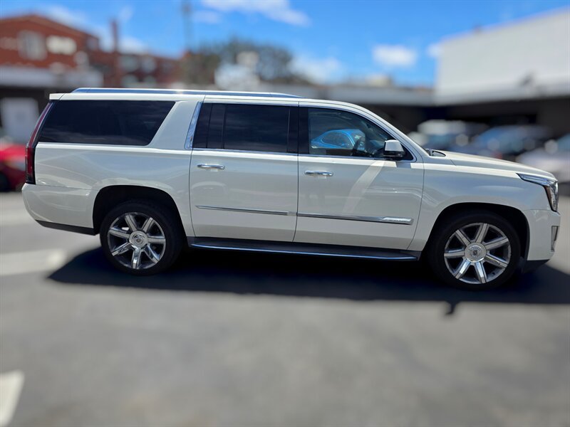 Used 2015 Cadillac Escalade ESV Luxury RWD image 5