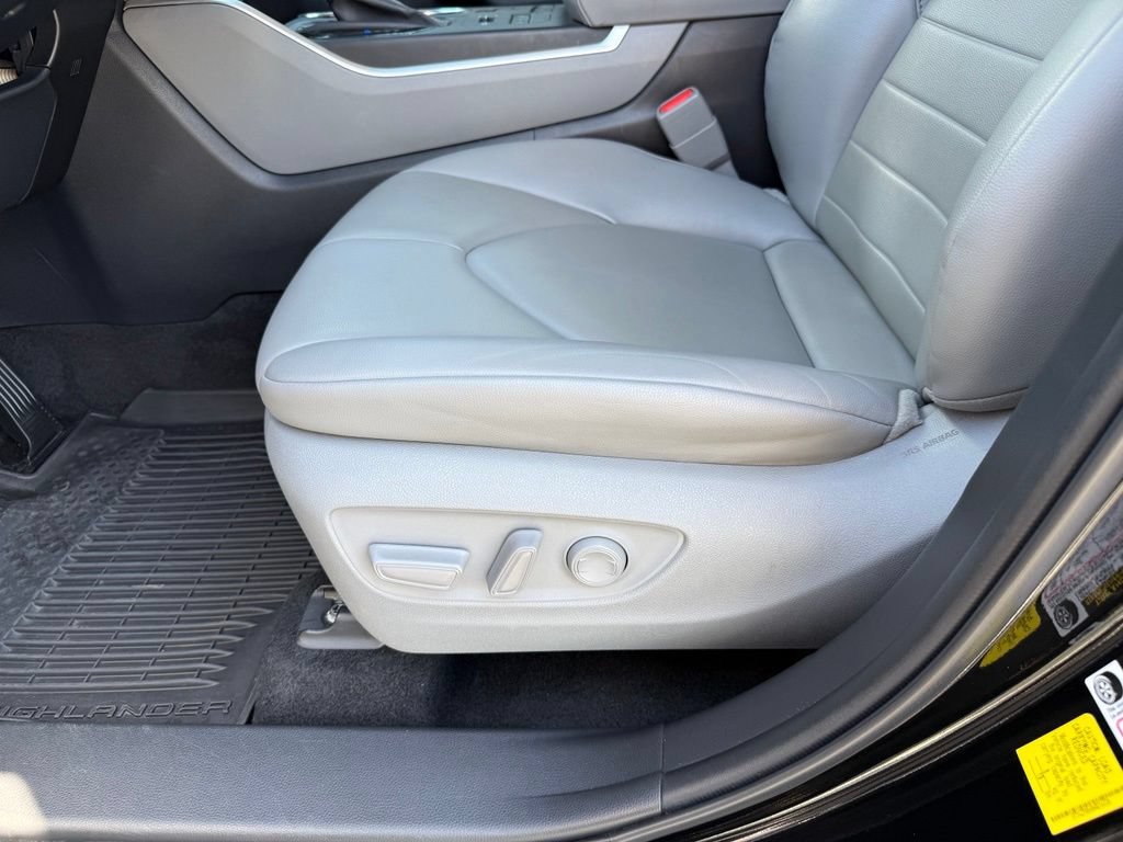 Used 2022 Toyota Highlander XLE AWD/4WD image 13