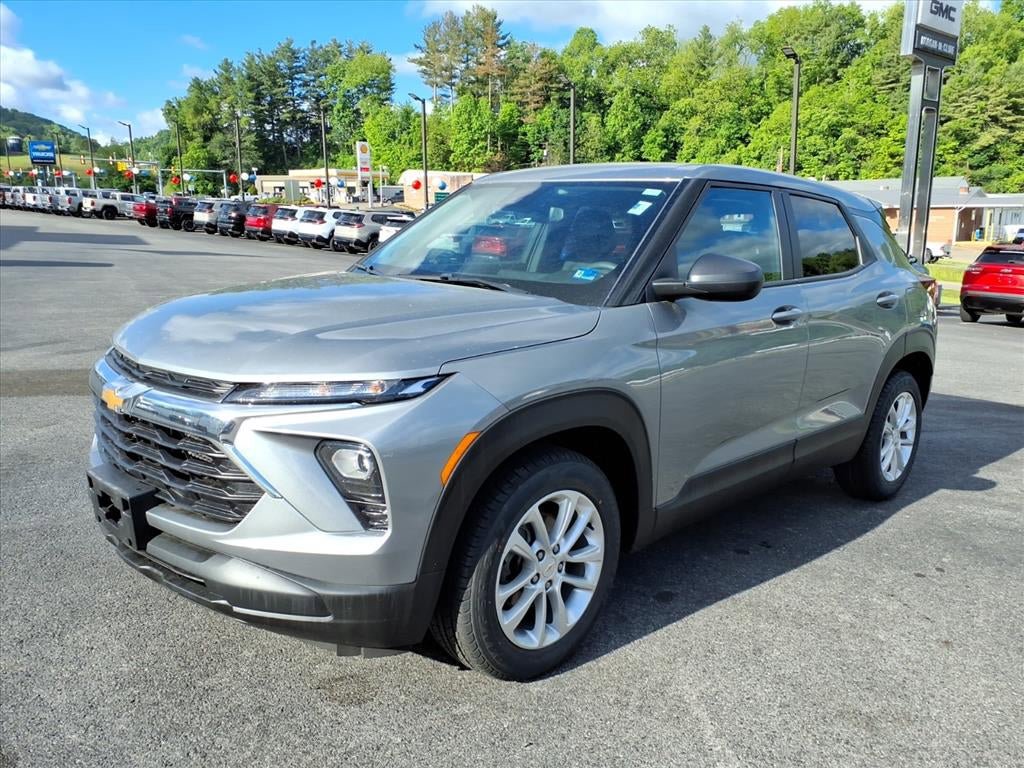Used 2024 Chevrolet TrailBlazer LS w/ LS Convenience Package FWD image 2