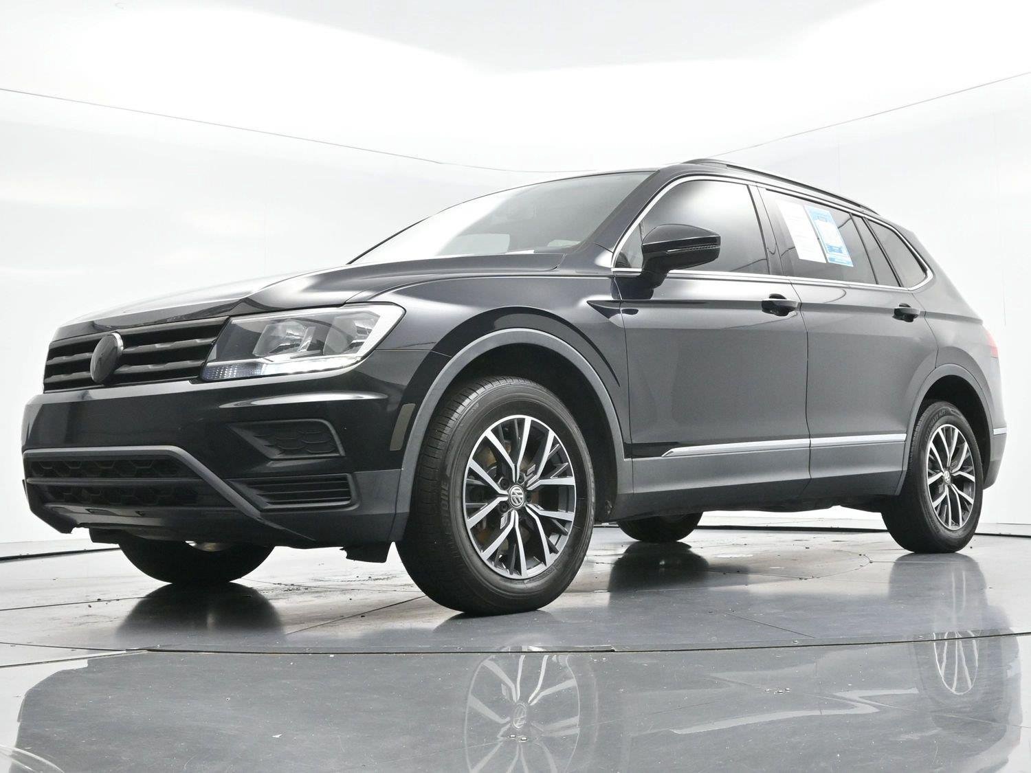 Used 2020 Volkswagen Tiguan SE w/ Panoramic Sunroof Package FWD image 46