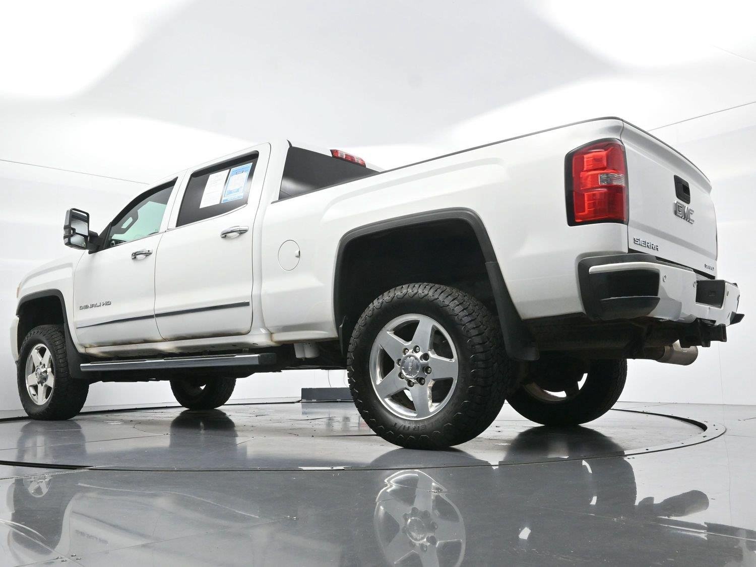 Used 2015 GMC Sierra 2500 Denali w/ Duramax Plus Package AWD/4WD image 47