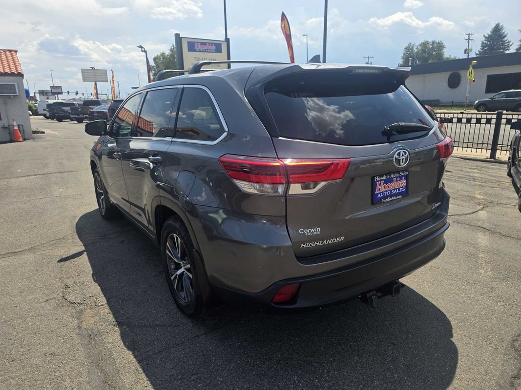 Used 2017 Toyota Highlander LE AWD/4WD image 12