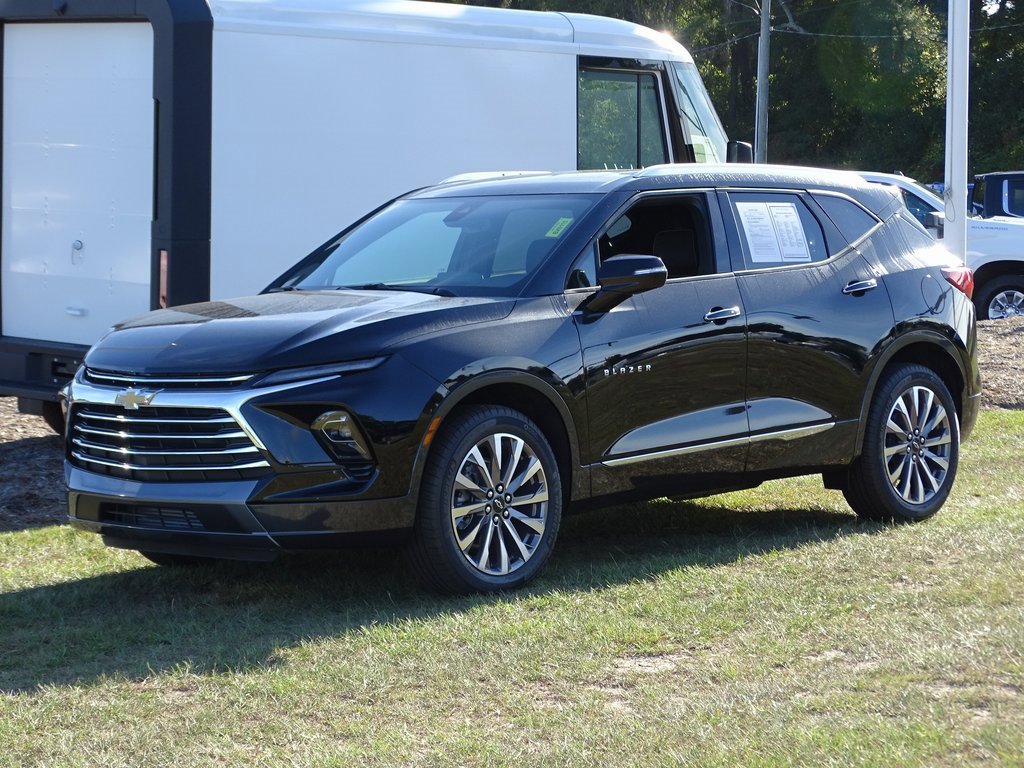 Used 2025 Chevrolet Blazer Premier w/ Enhanced Convenience Package image 2