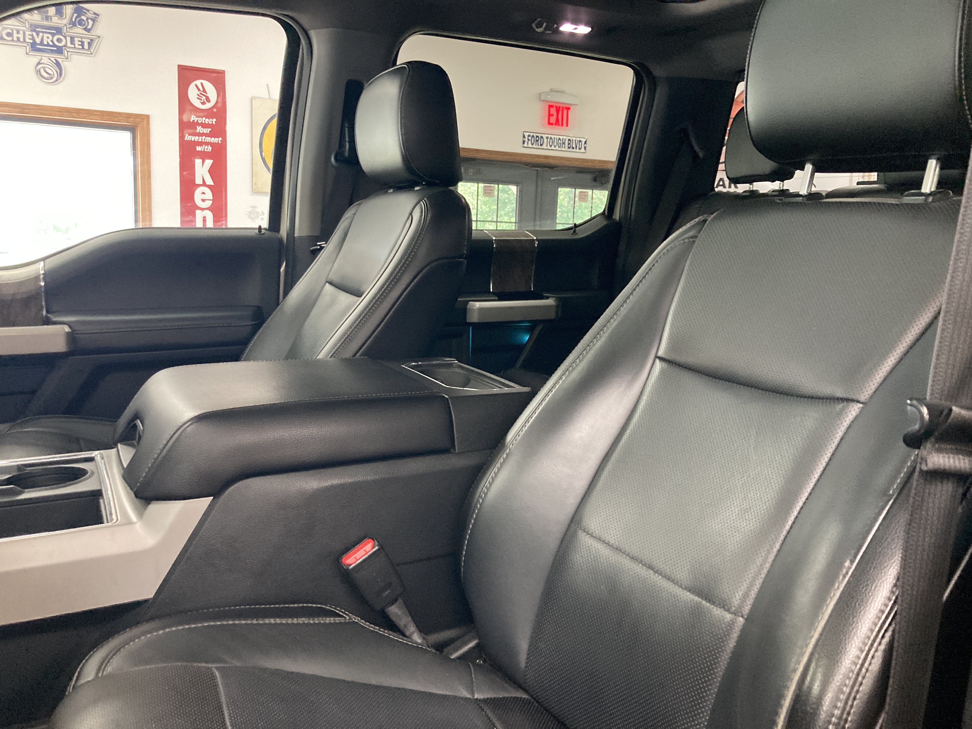 Used 2017 Ford F350 Lariat w/ Lariat Ultimate Package AWD/4WD image 13