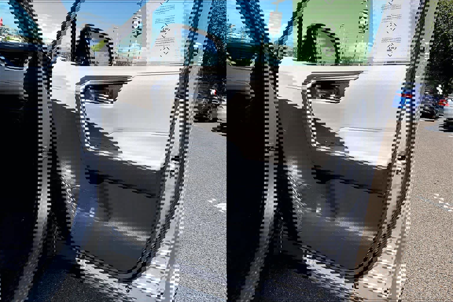 Used 2021 Toyota RAV4 XLE Premium FWD image 22