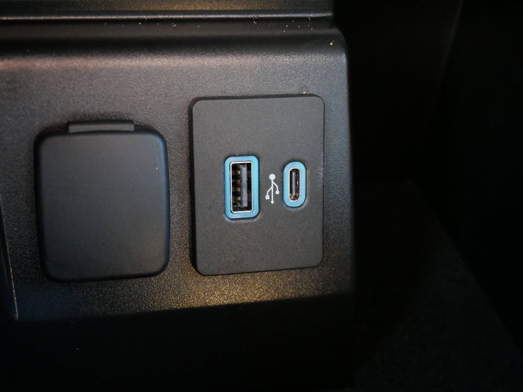 Used 2023 Ford Explorer XLT w/ Equipment Group 202A AWD/4WD image 26