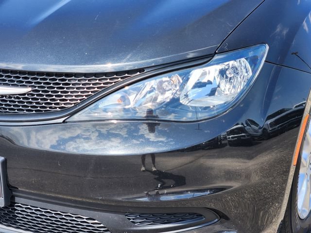 Used 2023 Chrysler Voyager LX FWD image 7